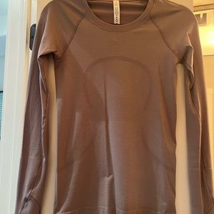 Womens Lululemon long sleeve size 4